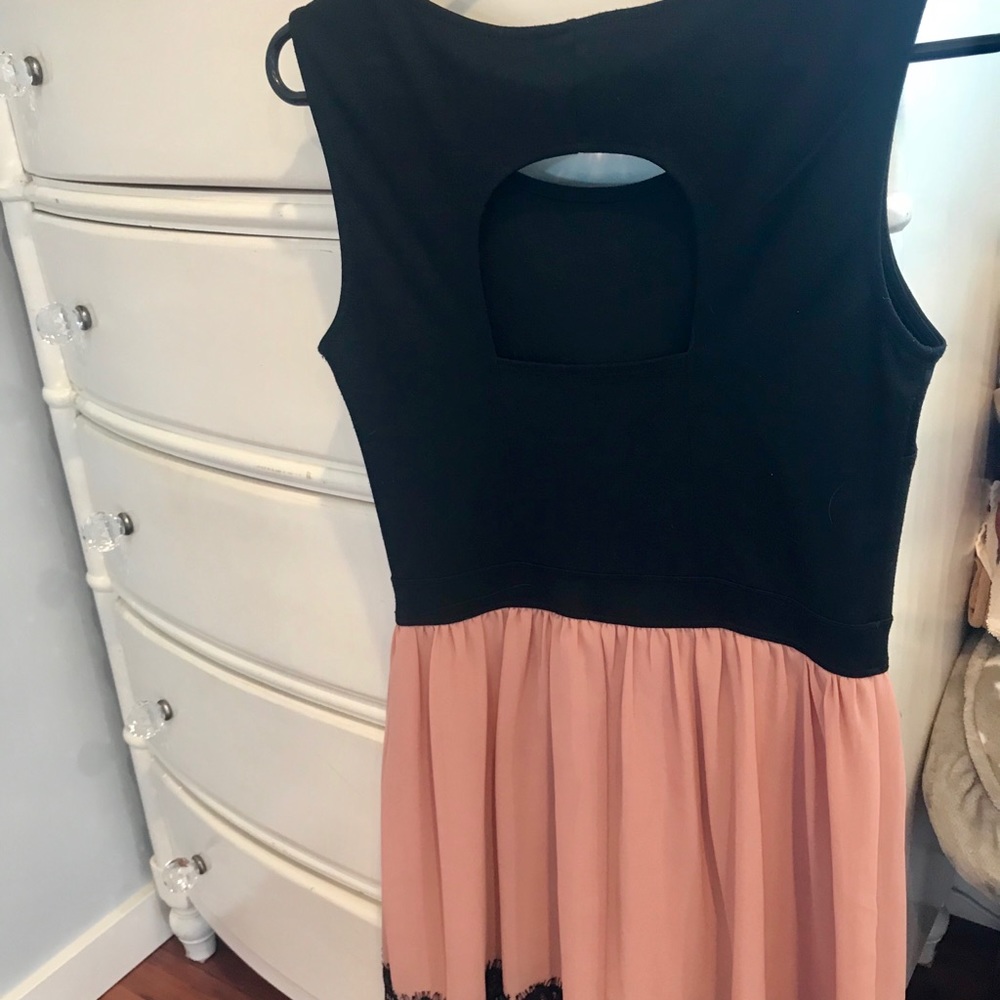 En Focus Black & Pink Dress!